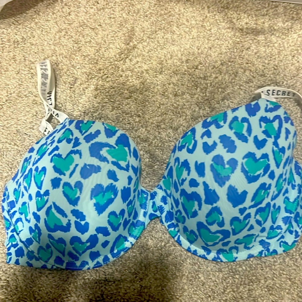 NWOT Victoria’s Secret T-Shirt Bra Size 34DD
